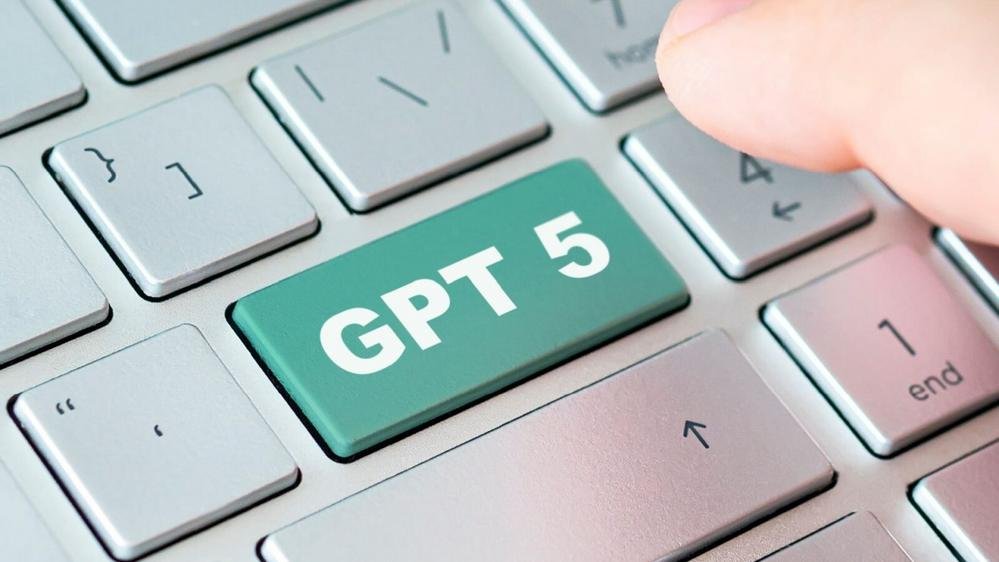 GPT-5 fait débat : pourquoi OpenAI autorise les nostalgiques à revenir à GPT-4o ?