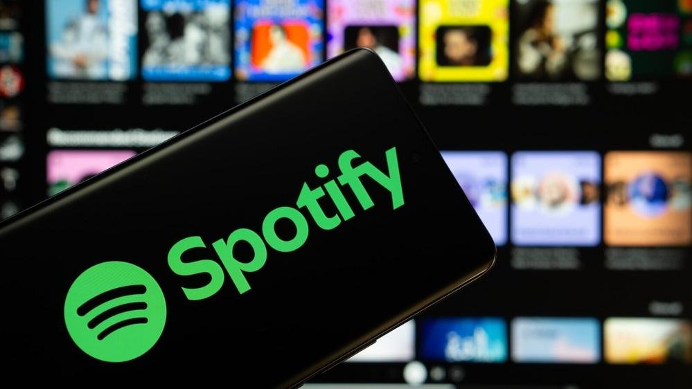 Spotify passe à la « playlist clean » : des milliers de musiques générées par IA vont disparaître