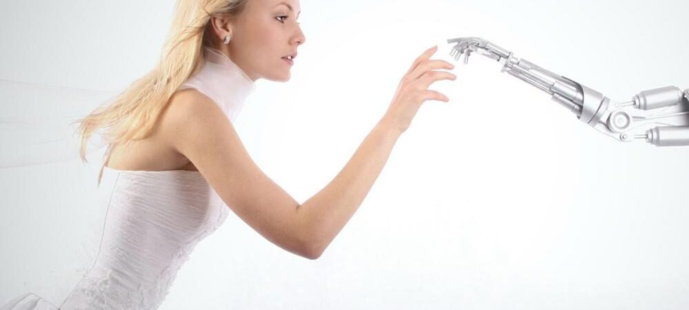 Elle quitte son fiancé pour épouser une IA : la love story la plus high-tech et la plus insolite de 2025 !