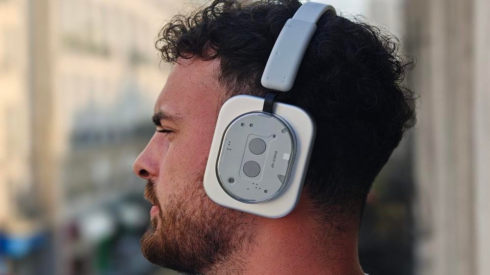 Reconnaître une musique créée par l’IA ? 97 % des gens échouent (et Deezer sort une étiquette techno-magique)