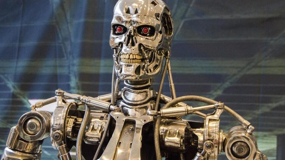 Superintelligence : Faut-il tirer la prise avant que l’IA prenne le dessus ? L’appel de Wozniak, Hinton, Bengio & co