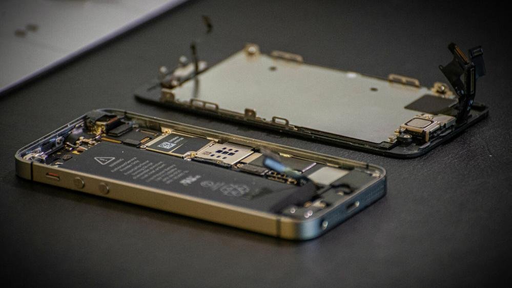 Adieu les modes d’emploi incompréhensibles : l&rsquo;IA d&rsquo;iFixit va sauver vos appareils (et vos nerfs) gratuitement !