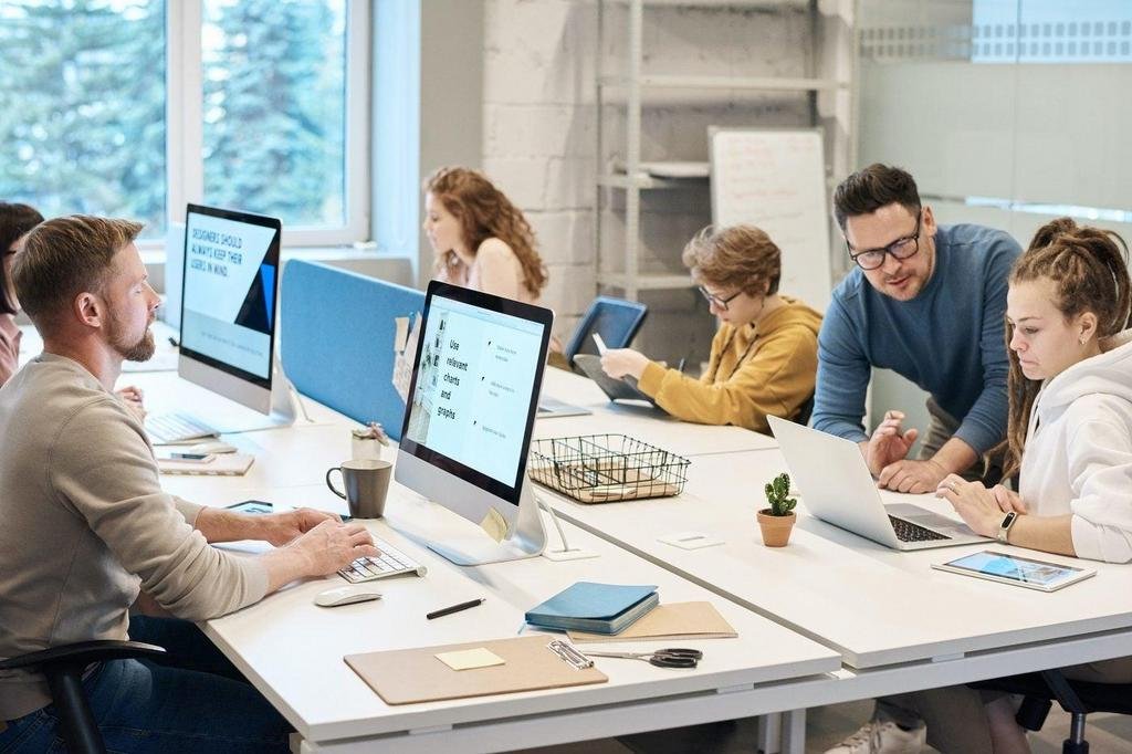 Prompt Engineer : le métier né avec ChatGPT qui peut payer jusqu’à 300 000€ par an et sans diplôme obligatoire