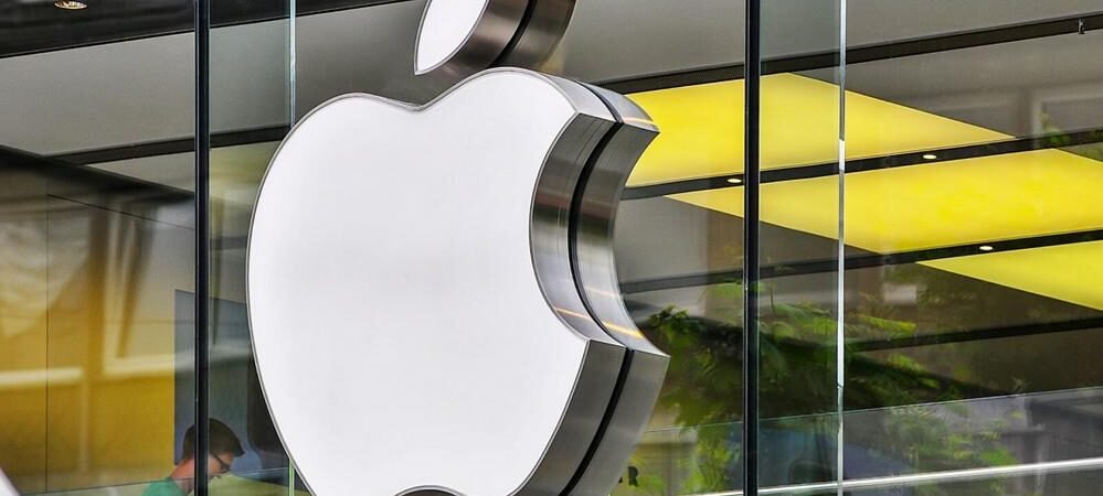 Du rififi sous le pommier : quand Google propulse le futur Siri mais fait mine de rien