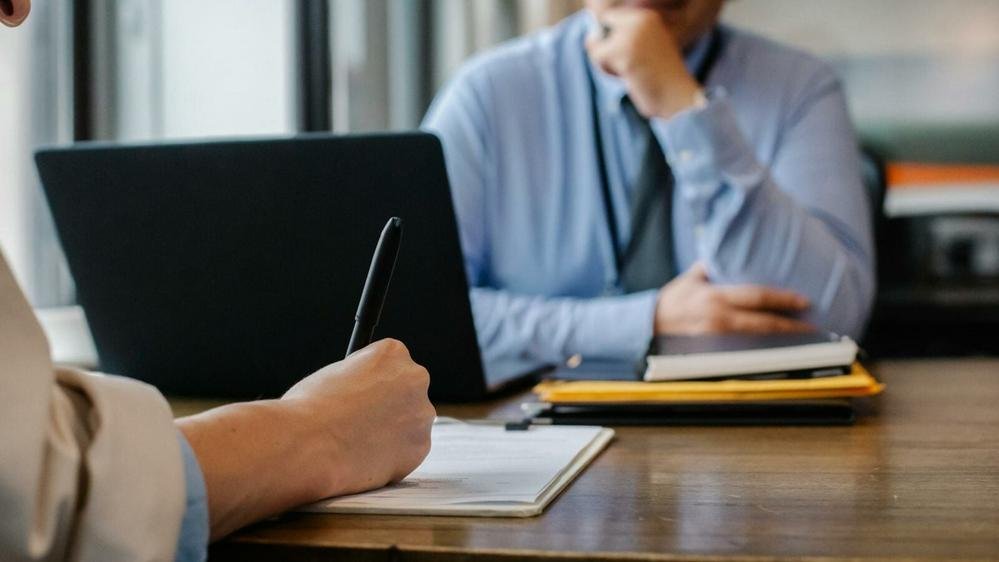 Intelligence artificielle : Faut-il vraiment craindre pour son job ? Cette étude va vous surprendre !