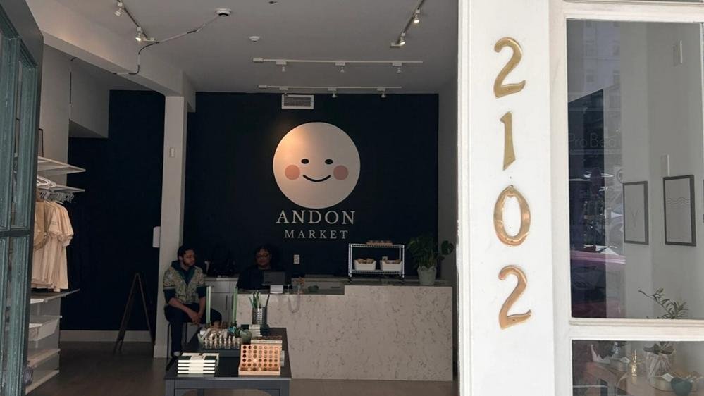 Quand une IA ouvre sa boutique et met tout le monde au chômage… sauf le samedi !