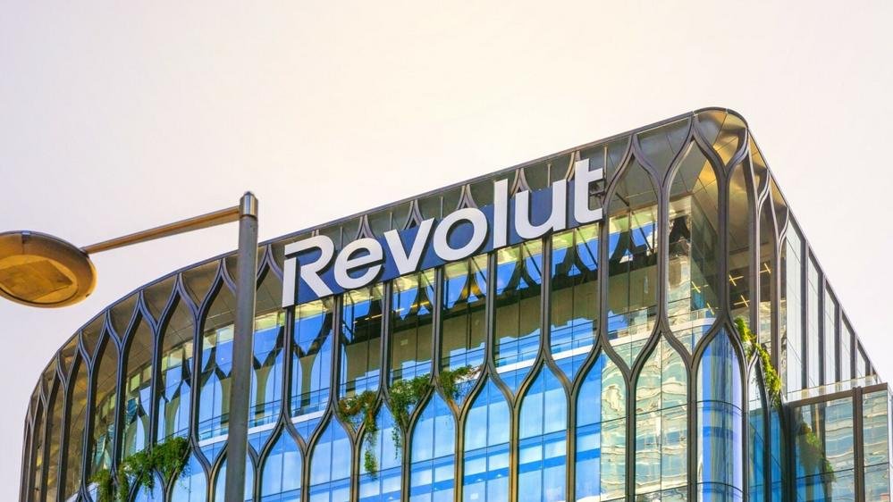 Revolut, Boursobank et ChatGPT : le trio qui a mis K.O. la banque traditionnelle (et pourquoi votre conseiller tremble déjà)