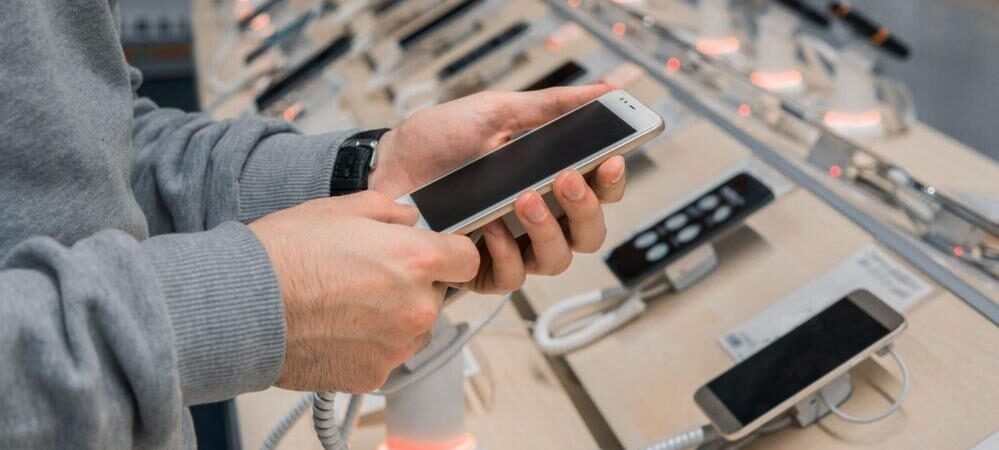 Smartphone : Pourquoi vos futurs téléphones risquent de coûter (beaucoup) plus cher à cause d’une crise venue du désert